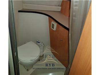 Regal Marine COMMODORE 242