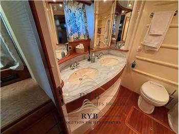 Azimut 68E