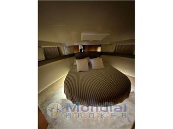 Riviera 43 Flybridge Convertible