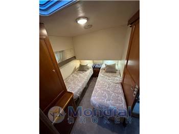 Riviera 43 FLYBRIDGE CONVERTIBLE