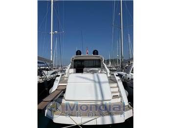 Pershing 64