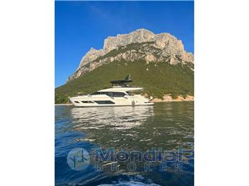 Ferretti Yachts 720