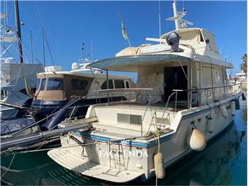 HATTERAS COKPIT 67