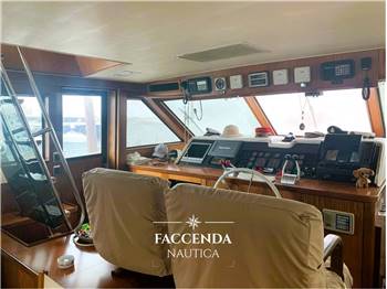 HATTERAS COKPIT 67