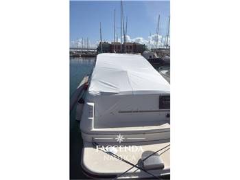 REGAL MARINE 2465 COMMODORE