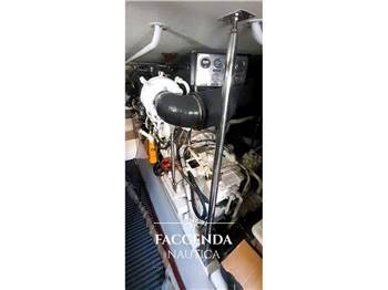 HATTERAS 60 Convertible