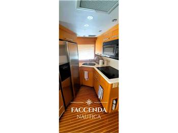 HATTERAS 60 Convertible