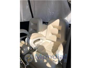 Robalo R 300
