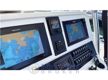 Robalo R 300
