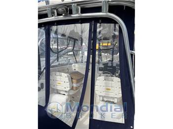 Boston Whaler 255 Conquest