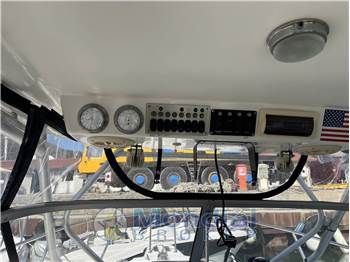 Boston Whaler 255 Conquest