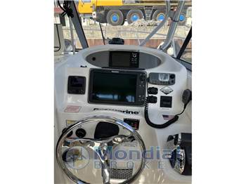 Boston Whaler 255 Conquest