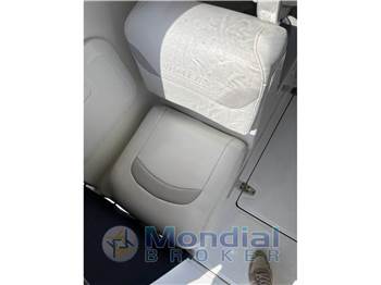 Boston Whaler 255 Conquest