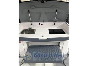 Ranieri International Cayman 38 Excutive