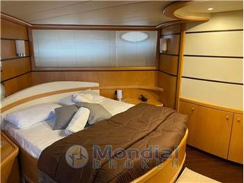 Pershing 76