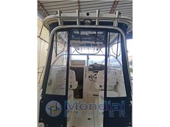 Boston Whaler 255 Conquest