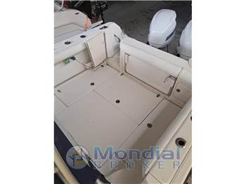 Boston Whaler 255 Conquest