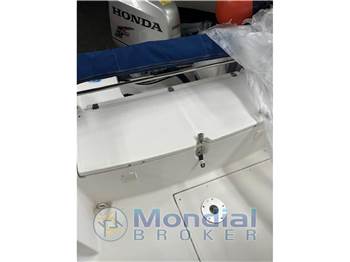 Sessa Marine Key Largo 22'