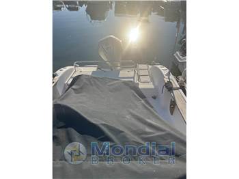 Sessa Marine Key Largo 22'