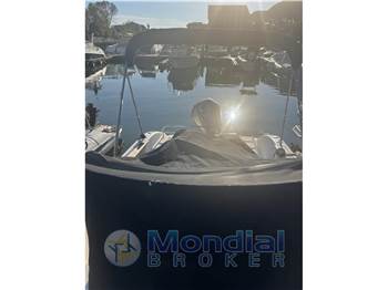 Sessa Marine Key Largo 22'
