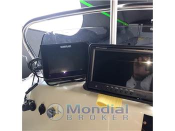 Trimarine 770  Cabin