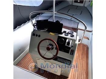 Trimarine 770  Cabin