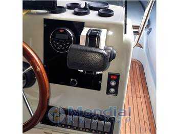 Trimarine 770  Cabin