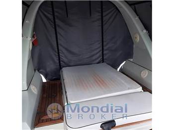 Trimarine 770  Cabin