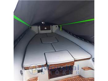 Trimarine 770  Cabin