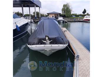 Trimarine 770  Cabin
