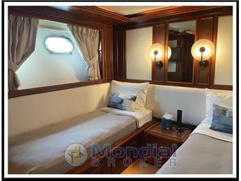 Custom Line Navetta 27