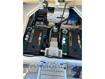 Regal Marine 3760 Commodore