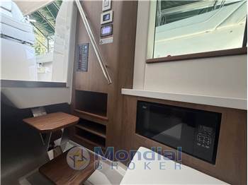 Regal Marine 33 SAV