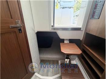 Regal Marine 33 SAV