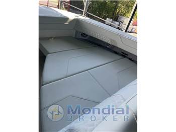 Regal Marine 33 SAV