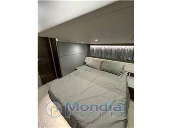 Austin Parker 48 Sundeck