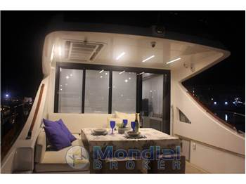 Austin Parker 48 Sundeck