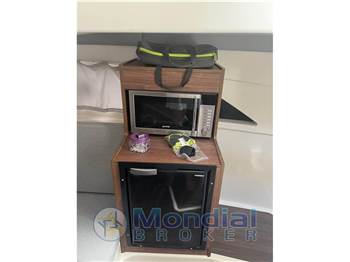 Quicksilver Active 875 sundeck