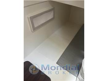 Quicksilver Active 875 sundeck