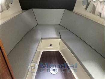 Quicksilver Active 875 sundeck