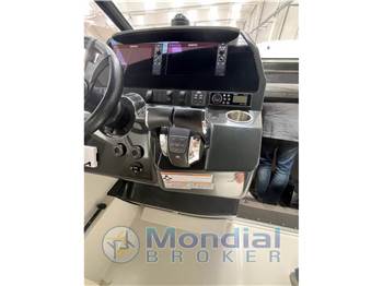 Quicksilver Active 875 sundeck