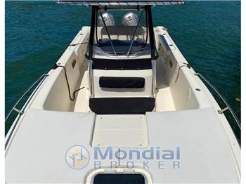Pursuit 2670 Cuddy Center Console
