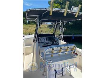Pursuit 2670 Cuddy Center Console