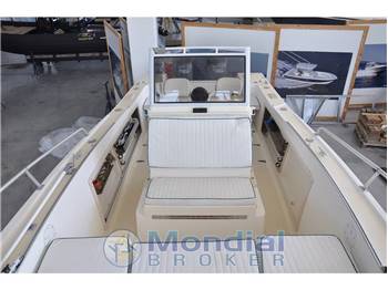 Mako Marine 241