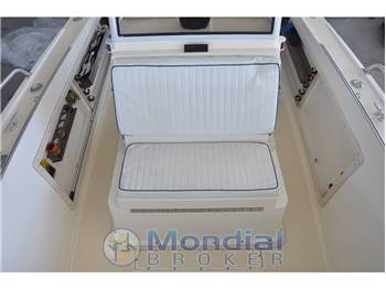Mako Marine 241