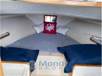 BERTRAM 28 MOPPIE
