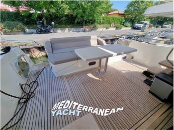 PRESTIGE YACHTS 550 F-LINE