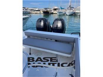 BOSTON WHALER 320 OUTRAGE