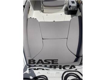 BOSTON WHALER 320 OUTRAGE