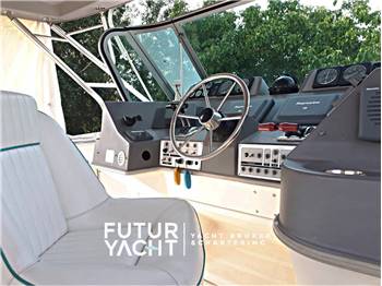 CRUISER 4280 EXPRESS  BRIDGE